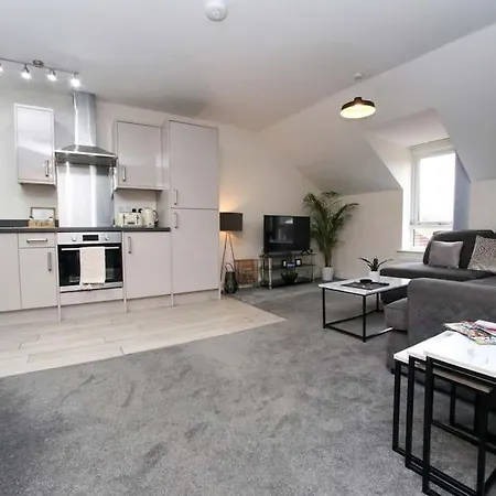 Luxe Living Guest House-Sleeps 6-Private Parking-Free Wifi-Beach-City Swansea Exterior photo