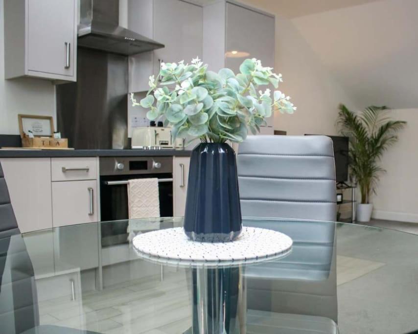 Holiday home Luxe Living Guest House-sleeps 6-private Parking-free Wifi-beach-city *