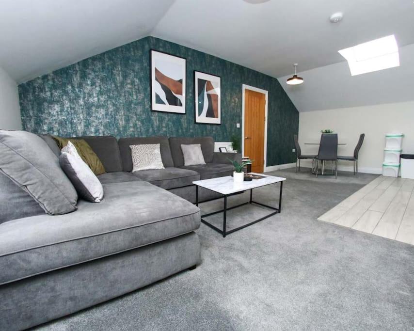 Holiday home Luxe Living Guest House-sleeps 6-private Parking-free Wifi-beach-city