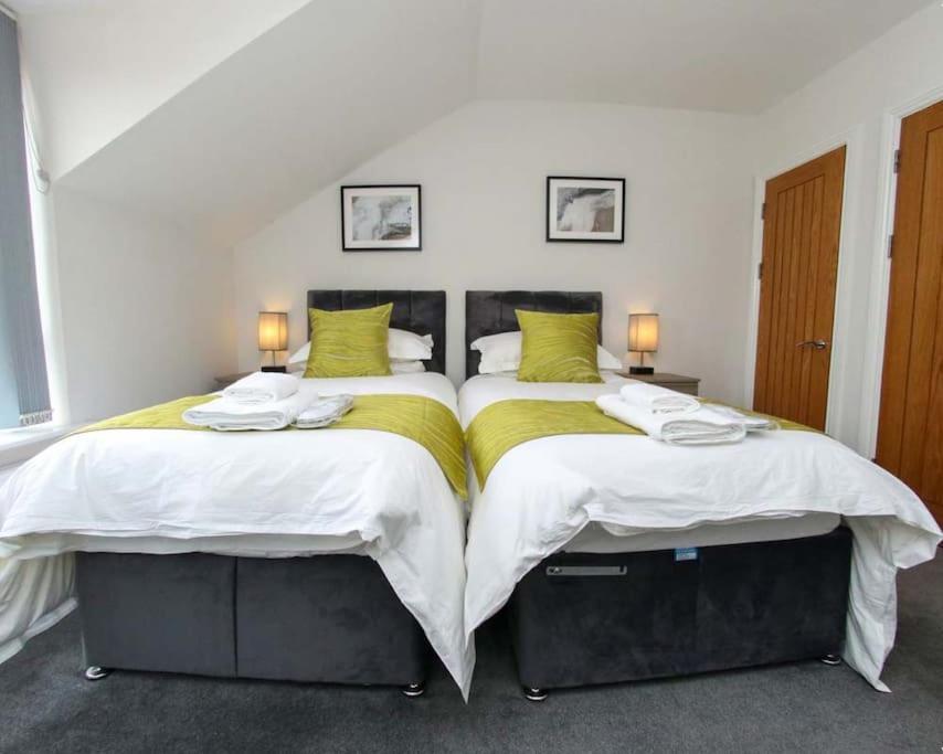 Luxe Living Guest House-sleeps 6-private Parking-free Wifi-beach-city Holiday home Swansea