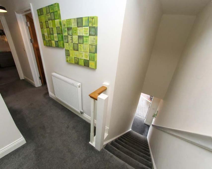Holiday home Luxe Living Guest House-sleeps 6-private Parking-free Wifi-beach-city Swansea
