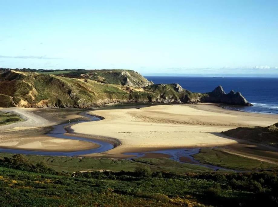 Luxe Living Guest House-sleeps 6-private Parking-free Wifi-beach-city Holiday home *