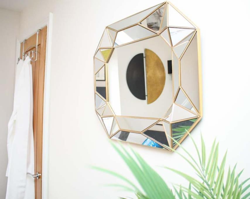 Luxe Living Guest House-sleeps 6-private Parking-free Wifi-beach-city