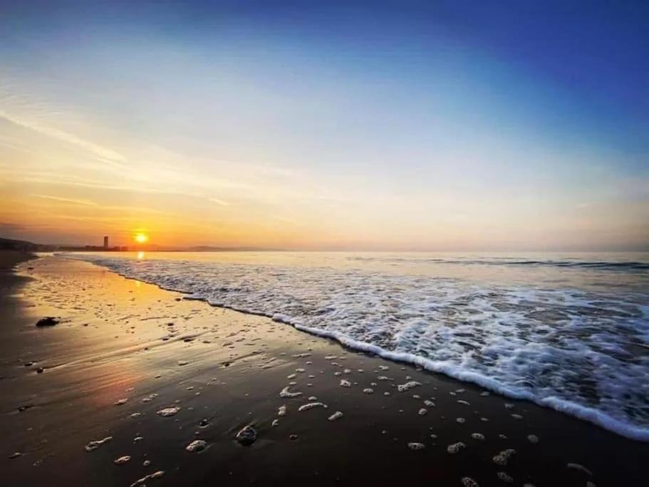 Luxe Living Guest House-sleeps 6-private Parking-free Wifi-beach-city