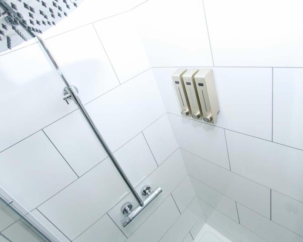 Holiday home Luxe Living Guest House-sleeps 6-private Parking-free Wifi-beach-city Swansea